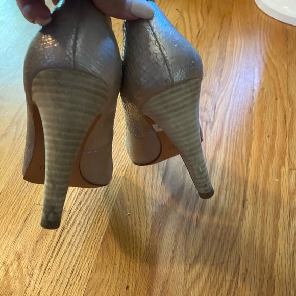 Coach pumps. Size 8.5. 4 inch heel - Picture 3 of 3